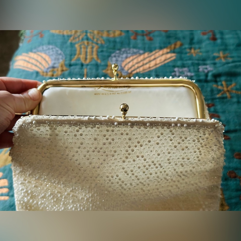 Vintage art deco style folding embellished clutch and faux pearl earring set - Picture 11 of 15